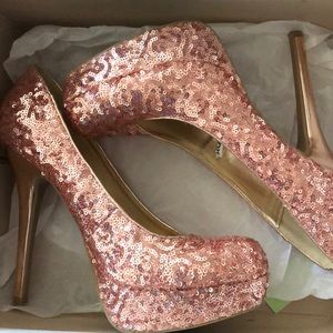 Xhilaration Sydney Rose Gold Sequin Pumps